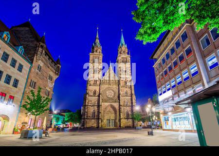 Nürnberg, Deutschland. Mittelalterliche Kirche St. Lawrence (Lorenzkirche) in der Altstadt. Stockfoto