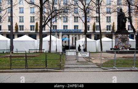 München, Deutschland. 20th. Februar 2022. Das Hotel Bayerischer Hof am dritten Tag der Münchner Sicherheitskonferenz. Die Sicherheitskonferenz findet von 18 bis 20.02.2022 im Hotel Bayerischer Hof statt. Quelle: Sven Hoppe/dpa/Alamy Live News Stockfoto