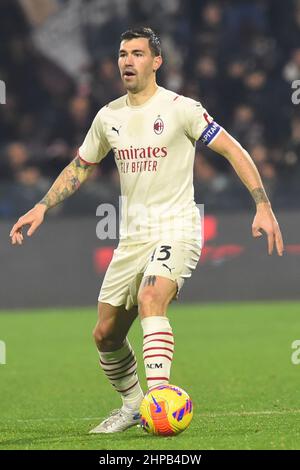 Salerno, Italien. 19th. Februar 2022. Alessio Romagnoli ( AC Mailand ) in Aktion die Serie A zwischen den USA. Salernitana 1919 - AC Mailand und im Stadio Arechi Endnote: 2-2 (Bildquelle: © Agostino Gemito/Pacific Press via ZUMA Press Wire) Stockfoto