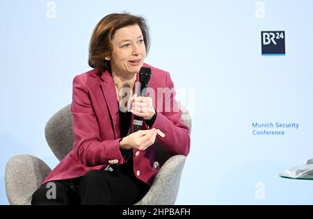 München, Deutschland. 20th. Februar 2022. Florence Parly, französische Verteidigungsministerin, spricht auf der Münchner Sicherheitskonferenz 58th. Die Sicherheitskonferenz findet vom 18. Bis 20. Februar 2022 im Hotel Bayerischer Hof statt. Quelle: Tobias Hase/dpa/Alamy Live News Stockfoto