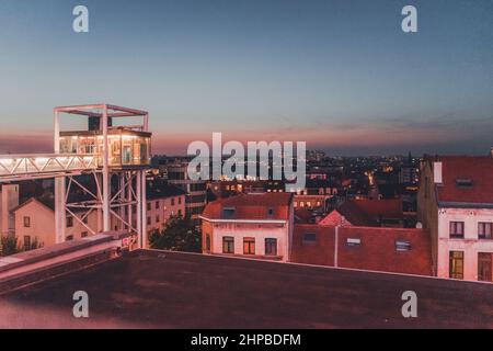 Blick über die Stadt Brüssel bei Sonnenuntergang, Belgien. Aussichtspunkt am Poelaert Platz Stockfoto