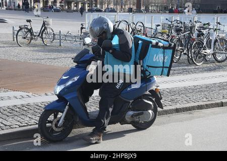 Kopenhagen/Dänemark./20. Februar 2022/. Wolt ist Partner von Delivery man in der dänischen Hauptstadt Kopenhagen Dänemark. (Foto..Francis Dean/Dean Picturs) Stockfoto