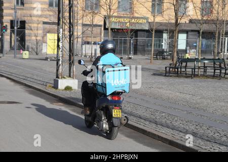 Kopenhagen/Dänemark./20. Februar 2022/. Wolt ist Partner von Delivery man in der dänischen Hauptstadt Kopenhagen Dänemark. (Foto..Francis Dean/Dean Picturs) Stockfoto