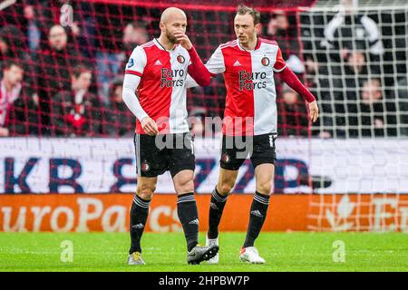 Rotterdam, Niederlande. 20th. Februar 2022. Rotterdam - Gernot Trauner von Feyenoord, Fredrik Aursnes von Feyenoord reagieren nach dem 0-1 von Tom Boere von Cambuur Leeuwarden während des Spiels zwischen Feyenoord gegen Cambuur Leeuwarden in de Kuip am 20. Februar 2022 in Rotterdam, Niederlande. Kredit: Kasten zu Kasten Abbildungen/Alamy Live Nachrichten Stockfoto