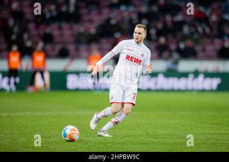 19. Februar 2022, Nordrhein-Westfalen, Köln: Fußball: Bundesliga, 1st FC Köln - Eintracht Frankfurt, Matchday 23, RheinEnergieStadion. Benno Schmitz in Köln. Foto: Rolf Vennenbernd/dpa - WICHTIGER HINWEIS: Gemäß den Anforderungen der DFL Deutsche Fußball Liga und des DFB Deutscher Fußball-Bund ist es untersagt, im Stadion und/oder vom Spiel aufgenommene Fotos in Form von Sequenzbildern und/oder videoähnlichen Fotoserien zu verwenden oder zu verwenden. Stockfoto