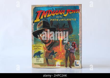 Vintage Retro Videospiel INDIANA JONES UND DAS SCHICKSAL VON ATLANTIS für den Commodore Amiga auf Floppy Disks. Stockfoto