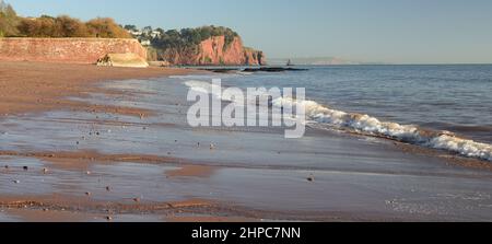 Teignmouth Beach bei Ebbe im Januar, Blick in Richtung Hole Head. Stockfoto