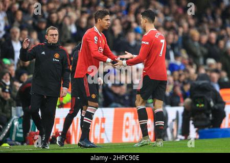 Cristiano Ronaldo #7 von Manchester United wird ersetzt durch Raphaël Varane #19 von Manchester United in , am 2/20/2022. (Foto von Mark Cosgrove/News Images/Sipa USA) Stockfoto
