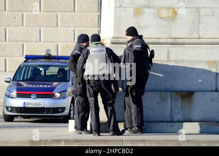 Wien. Österreich. 31. Dezember 2015. Terrorbedrohung am Silvesterpfad 2015/2016 in Wien. Massive Polizeipräsenz und Spezialeinheiten sichern die Innenstadt Stockfoto