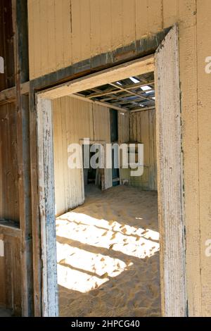 Pomona, Namibia - 16. August 2018: Blick auf die Ruinen von Pomona, einer verlassenen Diamantenstadt Stockfoto