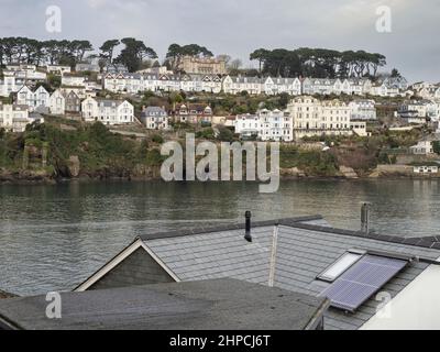 Blick über den Fluss nach Fowey von Polruan, Cornwall, Großbritannien Stockfoto