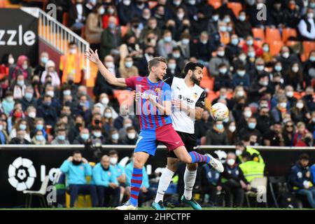 VALENCIA - 20. FEBRUAR: De Jong vom FC Barcelona während des La Liga-Spiels zwischen Valencia CF und FC Barcelona im Mestalla-Stadion am 20. Februar 2022 in Valencia, Spanien. (Foto von Sara Aribó/PxImages) Stockfoto