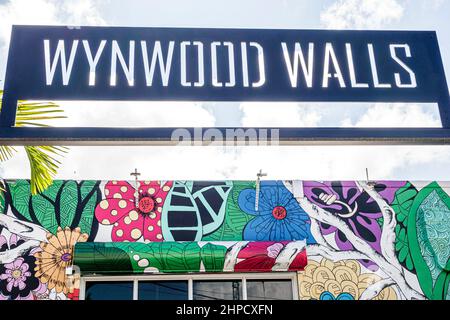 Die Wände des Miami Florida Wynwood Art District kennzeichnen Kunstwerke am Eingang Stockfoto
