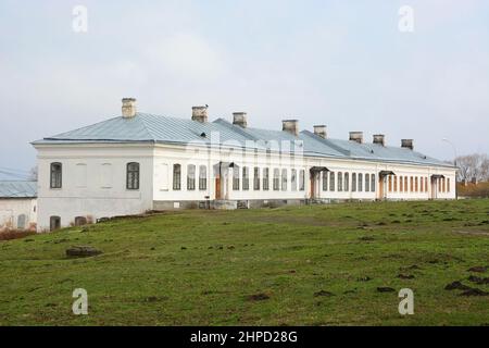 St. Georgs-Kathedrale des St. Georgs-Klosters an der Quelle des Volkhov-Flusses, am Ufer des Ilmensees. Weliki Nowgorod, Russland Stockfoto