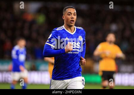 Wolverhampton, Großbritannien. 20th. Februar 2022. Youri Tielemans von Leicester City schaut zu. Premier League Spiel, Wolverhampton Wanderers gegen Leicester City im Molineux Stadium in Wolverhampton, England am Sonntag, 20th. Februar 2022. Dieses Bild darf nur für redaktionelle Zwecke verwendet werden. Nur zur redaktionellen Verwendung, Lizenz für kommerzielle Nutzung erforderlich. Keine Verwendung bei Wetten, Spielen oder Veröffentlichungen in einem Club/einer Liga/einem Spieler. PIC von Steffan Bowen/Andrew Orchard Sports Photography/Alamy Live News Credit: Andrew Orchard Sports Photography/Alamy Live News Stockfoto