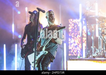 Milwaukee, USA. 19th. Februar 2022. Josh Steely und Chris Daughtry von Daughtry am 19. Februar 2022 im Northern Lights Theater im Potawatomi Casino in Milwaukee, Wisconsin (Foto von Daniel DeSlover/Sipa USA) Kredit: SIPA USA/Alamy Live News Stockfoto