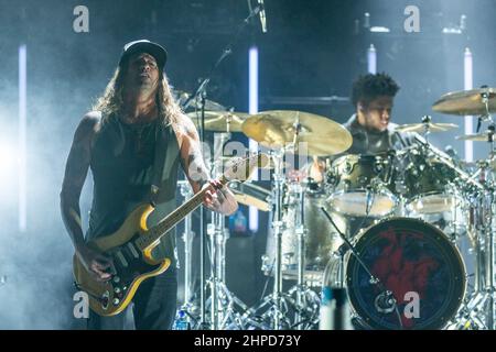 Milwaukee, USA. 19th. Februar 2022. Josh Steely und Brandon Maclin von Daughtry am 19. Februar 2022 im Northern Lights Theater im Potawatomi Casino in Milwaukee, Wisconsin (Foto von Daniel DeSlover/Sipa USA) Kredit: SIPA USA/Alamy Live News Stockfoto