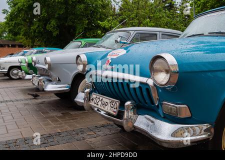 Blue GAZ M21 Wolga auf der Classic Soviet Car Exhibition Stockfoto