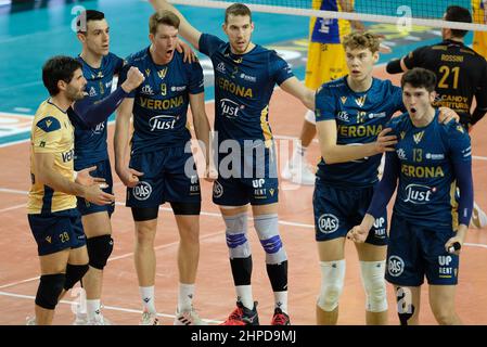 AGSM Forum, Verona, Italien, 20. Februar 2022, Jubel über den Verona Volley während der NBV Verona vs Leo Shoes Modena - Volleyball Ital Serie A Männer Superliga Meisterschaft Stockfoto