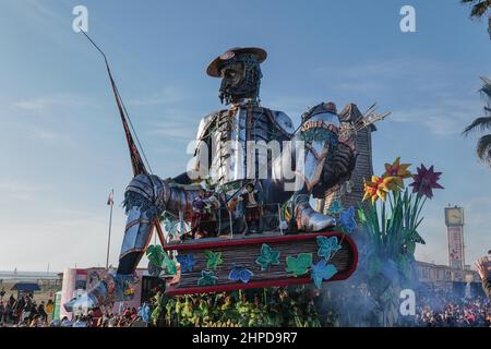 Viareggio, Italien. 20th. Februar 2022. Viareggio (LU) erster maskierter Kurs des universellen Karnevals von Viareggio auf dem Foto die erste Kategorie von Jacopo Allegrucci 'der Träumer' Kredit: Unabhängige Fotoagentur/Alamy Live News Stockfoto