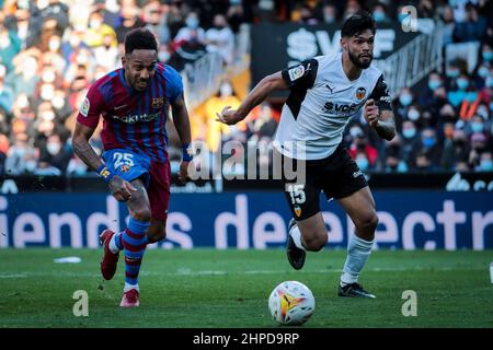 Omar Alderete von Valencia CF beim La Liga Spiel zwischen Valencia CF und FC Barcelona im Mestalla Stadion am 20. Februar 2022. (Foto von Jose Miguel Fernandez) Stockfoto