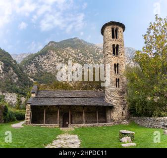 Església de Santa Coloma, Andorras älteste Kirche, romanischer Stil, frontale Fassade Stockfoto