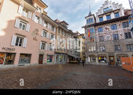 Hirschenplatz - Platz in der Altstadt von Luzern - Luzern, Schweiz Stockfoto