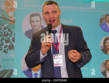 Cannes, Frankreich. 13th März 2019. Cannes, Frankreich - 13. März 2019: MIPIM - der weltweit führende Immobilienmarkt mit Vitali Klitschko, ehemaliger Boxprofi und Bürgermeister von Kiew, Kiew, Ukraine, Immobilien, Immobilien, Bürgermeister, Mandoga Media Deutschland Kredit: dpa/Alamy Live News Stockfoto