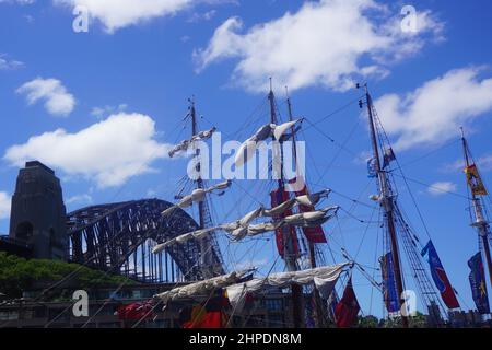 Masten von Tall Ships in Campbells Cove am 2022. Australien-Tag Stockfoto