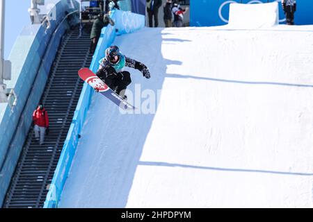 Chris Corning (USA), 14. FEBRUAR 2022 - Snowboarden: Big Air Qualification der Männer während der Olympischen Winterspiele 2022 in Peking bei Big Air Shougan Stockfoto