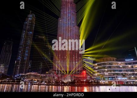 Burj Khalifa Wolkenkratzer bei Nacht in Dubai. Stockfoto