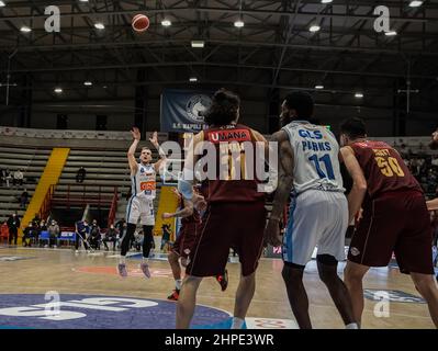 Neapel, Italien. 19th. Februar 2022. Gevi Napoli Basket verlässt die beiden Ausgangspunkte zu Umana Reyer Venezia 76 - 81. (Bild: © Giovanni Esposito/Pacific Press via ZUMA Press Wire) Stockfoto