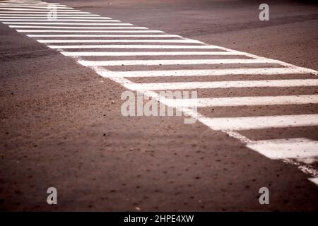 Fußgängerweg an einer Kreuzung Stockfoto