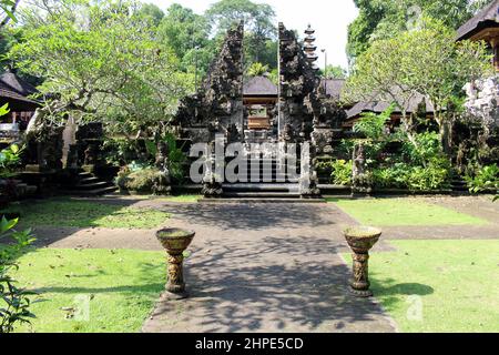 Eingangshalle des Gunung Lebah Tempels neben Campuhan Ubud. Aufgenommen Im Januar 2022. Stockfoto