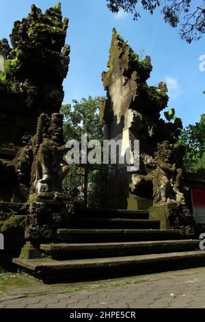 Eingangstor von Pura Gunung Lebah neben Campuhan Ubud. Aufgenommen Im Januar 2022. Stockfoto