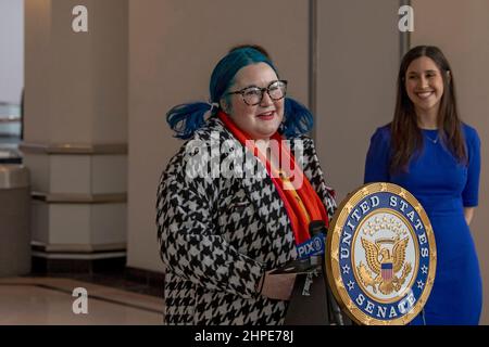 NEW YORK, NY – 20. FEBRUAR: Rachael Marotta, Freiwilliger bei gegenseitiger Hilfe Diabetes spricht während der Ankündigung von Senator Charles Schumer, am 20. Februar 2022 in New York City eine Abstimmung im Senat über die Obergrenze der Insulinkosten zu fordern. Rund 20 Staaten haben bereits eine Kostenobergrenze für Insulin erlassen. Senator drängt auf eine landesweite Kappe auf Fläschchen, die 35 US-Dollar betragen soll. Insulin ist für viele Menschen mit Diabetes ein Lebensretter. Stockfoto