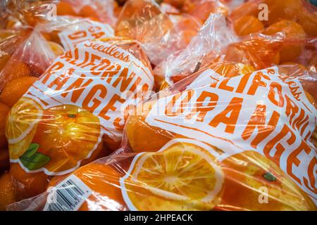 Kalifornische Orangen werden im Lagerhaus von Sam's Club in Snellville, Georgia, ausgestellt. (USA) Stockfoto