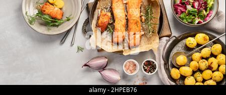 Gebackener Lachs mit Kartoffeln, Panorama Stockfoto