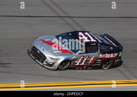 Daona, FL. 20. Februar 2022: Der Fahrer der NASCAr Cup Series, Cole Custer (41), fährt während der Dadadurch 500 auf dem Daona International Speedway in Daona, FL, in die vierte Runde. Jonathan Huff/das Podium Ziel über CSM. Stockfoto