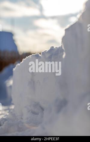 Schneeräumung nach einem großen Schneefall im Winter. Stockfoto