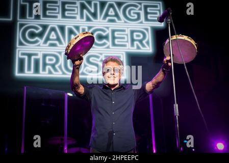 Datei-Foto vom 22/03/18 von Roger Daltrey auf der Bühne während der jährlichen Konzertreihe des Teenage Cancer Trust in der Royal Albert Hall, London. Ed Sheeran und The Who gehören zu den Künstlern im Line-up für die Teenage Cancer Trust Konzertreihe, die nach einer zweijährigen Pause aufgrund von Covid-19 zurückkehrt. Ausgabedatum: Montag, 21. Februar 2022. Stockfoto