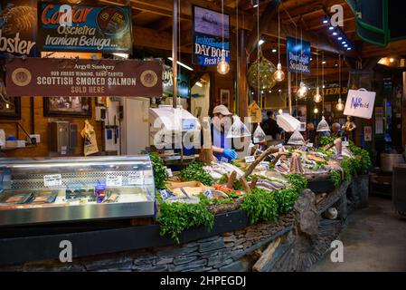 Borough Market, einer der ältesten Lebensmittelmärkte in London, England Stockfoto