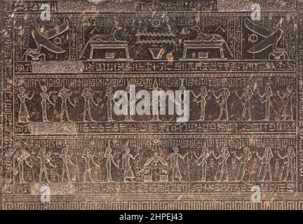 Einzigartige gravierte Zeichnung an der Grabmauer in Ägypten. Stockfoto