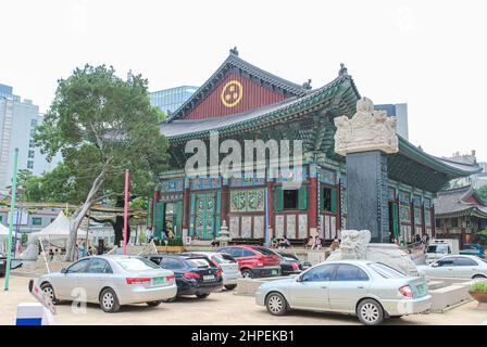 Seoul, Südkorea - 24. Juli 2021: Jogyesa oder Jogye-Tempel, ist der Haupttempel des Jogye-Ordens des koreanischen Buddhismus. Jogyesa-Tempel bietet Mix o Stockfoto