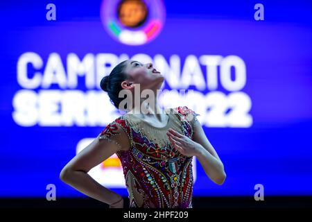 Cuneo, Italien. 19th. Februar 2022. Baldassarri Milena von Ginnastica Fabriano während der rhythmischen Gymnastik FGI Serie A 2022 in Pala UBI Banca, Cuneo, Italien am 20. Februar 2022 Quelle: Independent Photo Agency/Alamy Live News Stockfoto