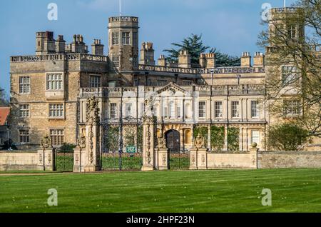 Castle Ashby House, ein Landhaus aus dem 16. Jahrhundert, das die Familie Compton beherbergt; Northamptonshire, Großbritannien Stockfoto