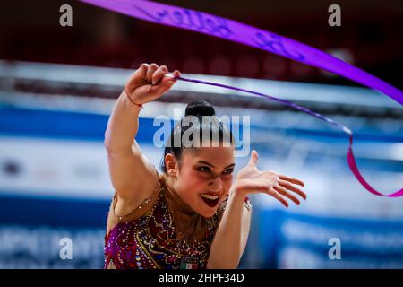 Cuneo, Italien. 19th. Februar 2022. Baldassarri Milena von Ginnastica Fabriano während der rhythmischen Gymnastik FGI Serie A 2022 in Pala UBI Banca, Cuneo, Italien am 20. Februar 2022 Quelle: Independent Photo Agency/Alamy Live News Stockfoto