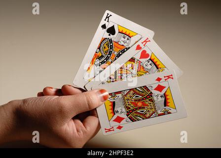 Mumbai Maharashtra India Asia Feb. 21 2007 Konzept, internationales Spiel Glücksspiel Spielkarten für Poker Spiel Flash zeigt 3 Könige von Dame Spieler. Stockfoto