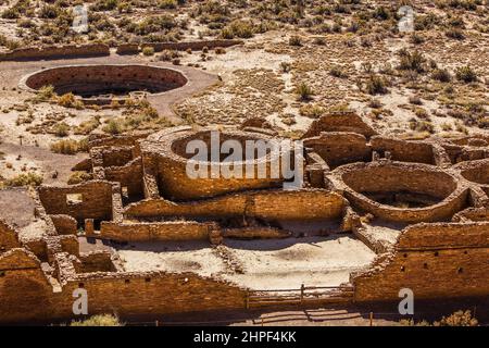 Chetro Ketl, eine uralte Ureinwohner-Ruine Puebloan im Chaco Culture National Historical Park. Chaco Culture ist ein UNESCO-Weltkulturerbe S Stockfoto