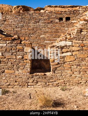 Chetro Ketl, eine uralte Ureinwohner-Ruine Puebloan im Chaco Culture National Historical Park. Chaco Culture ist ein UNESCO-Weltkulturerbe S Stockfoto